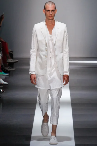 Look 3